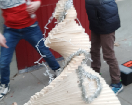 Muzische Vorming : Kerstbomen.