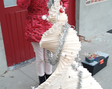 Muzische Vorming : Kerstbomen.