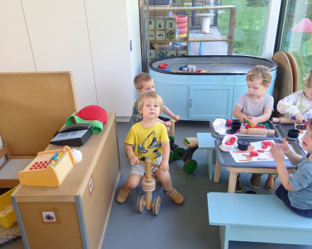 naar school