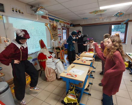De Sint en de pieten op bezoek