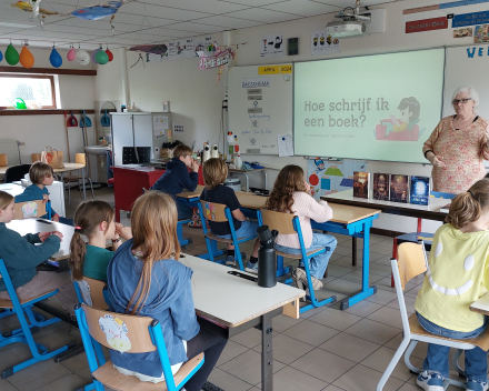 Schrijfster Ina De Man in onze klas! Zo maak je dus een boek. 