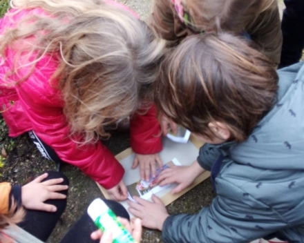 laatste opdracht: puzzelen maar...klaar? Smullen van de koekjes (van Cisse)