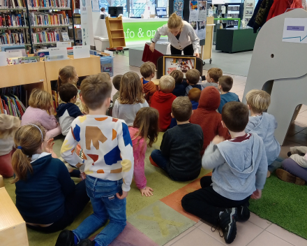 Rondleiding in de bibliotheek