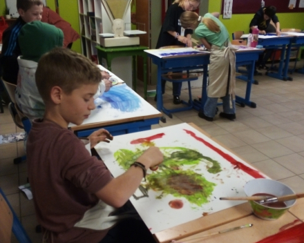 Intuïtief schilderen met het zesde leerjaar.
